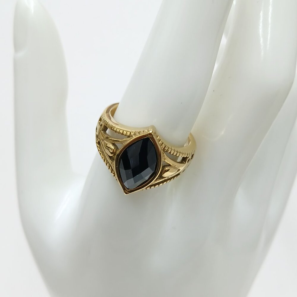 Ring - Picture 2 of 5